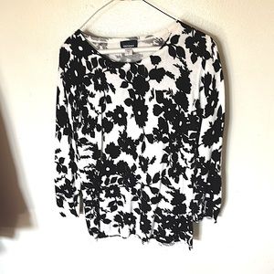 Lightweight Black and White Sweater size small